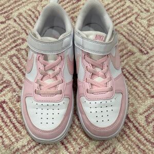 Nike Kids Sneakers in Pink and White